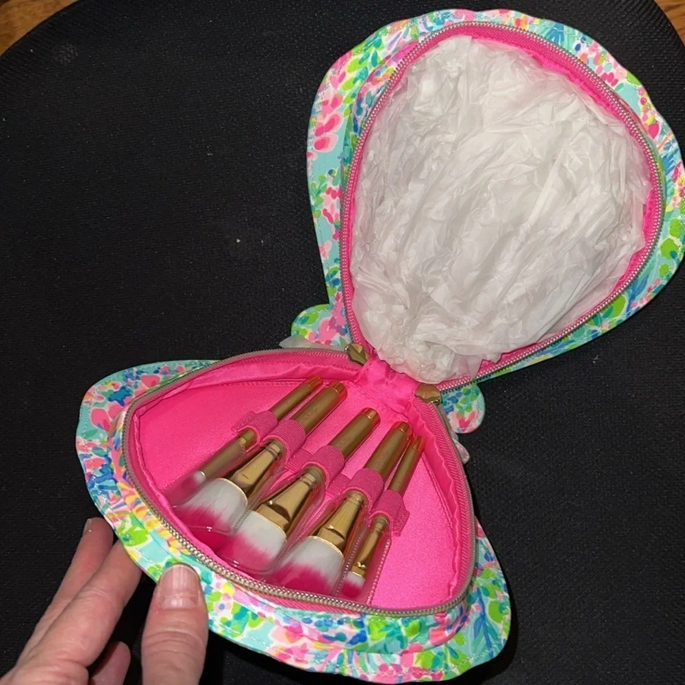 Lilly Pulitzer Makeup Brush Set Clamshell Seashell “Catch The Wave” NEW